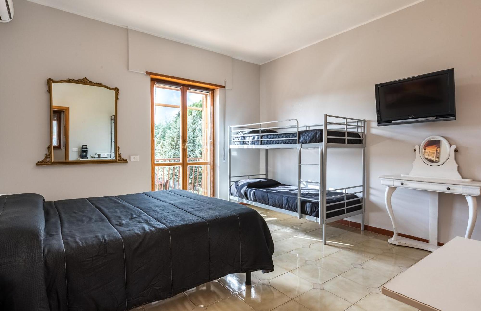 Guest house Travelershome Ciampino&morena Rome