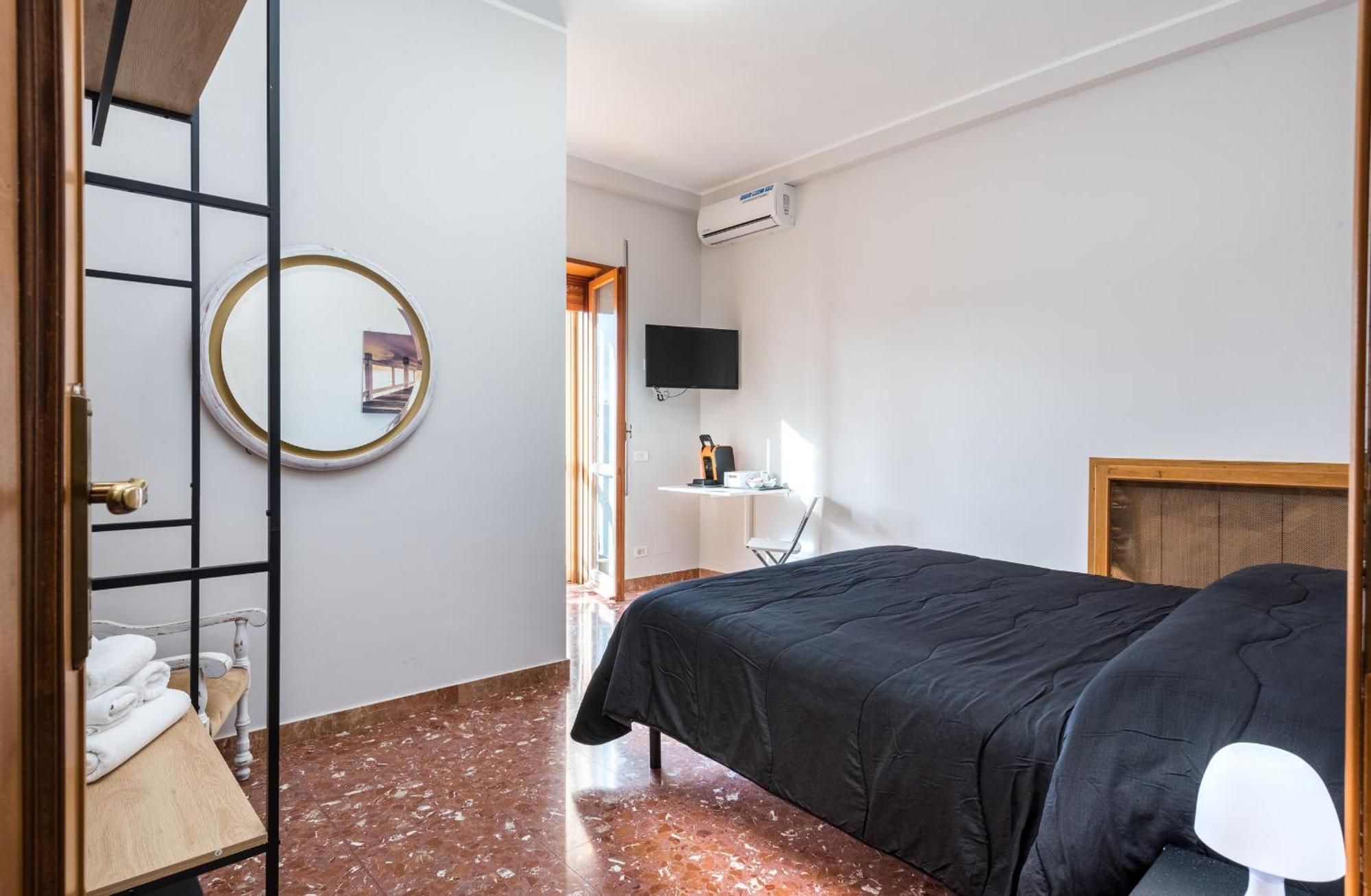 Travelershome Ciampino&morena Guest house